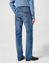 Load image into Gallery viewer, Wrangler Horizon Bootcut Prairie Blue