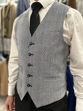 Load image into Gallery viewer, Arriga with black trousers