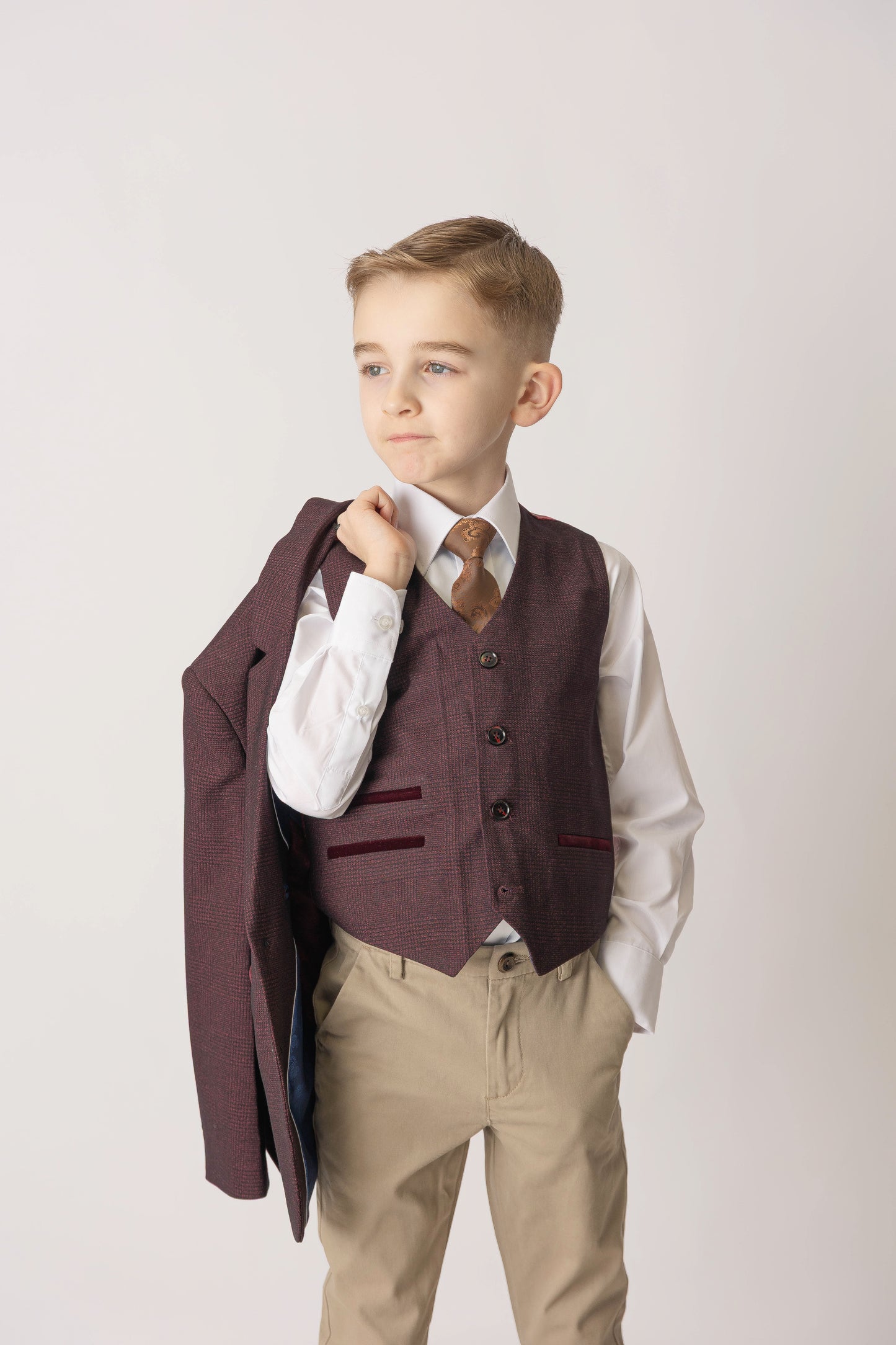 Regent Wine with sand chino