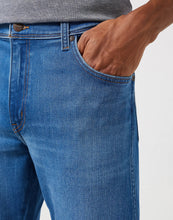 Load image into Gallery viewer, Wrangler Texas Rustic Straight Leg Jeans