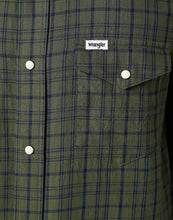 Load image into Gallery viewer, Wrangler short sleeve western green indigo shirt