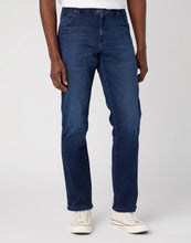 Load image into Gallery viewer, Wrangler Texas Medium Stretch in Arm Strong
