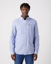 Load image into Gallery viewer, Wrangler 1 pkt down shirt blue tint
