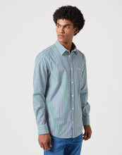 Load image into Gallery viewer, Wrangler long sleeve 1 pocket navy  and green shirt

