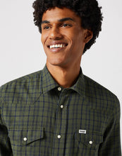 Load image into Gallery viewer, Wrangler short sleeve western green indigo shirt
