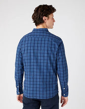 Load image into Gallery viewer, Wrangler Dark Indigo Non Pocket Shirt
